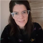 Laureata in Sociologia con Master in filosofia, psicologia e pedagogia impartisce lezioni, anche per studenti di scuole medie